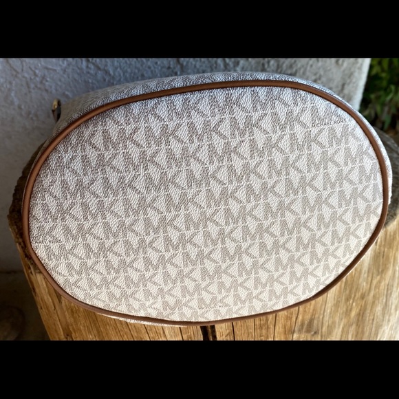 Michael Kors BOWERY HOBO Retail Value $378 - Picture 4 of 6